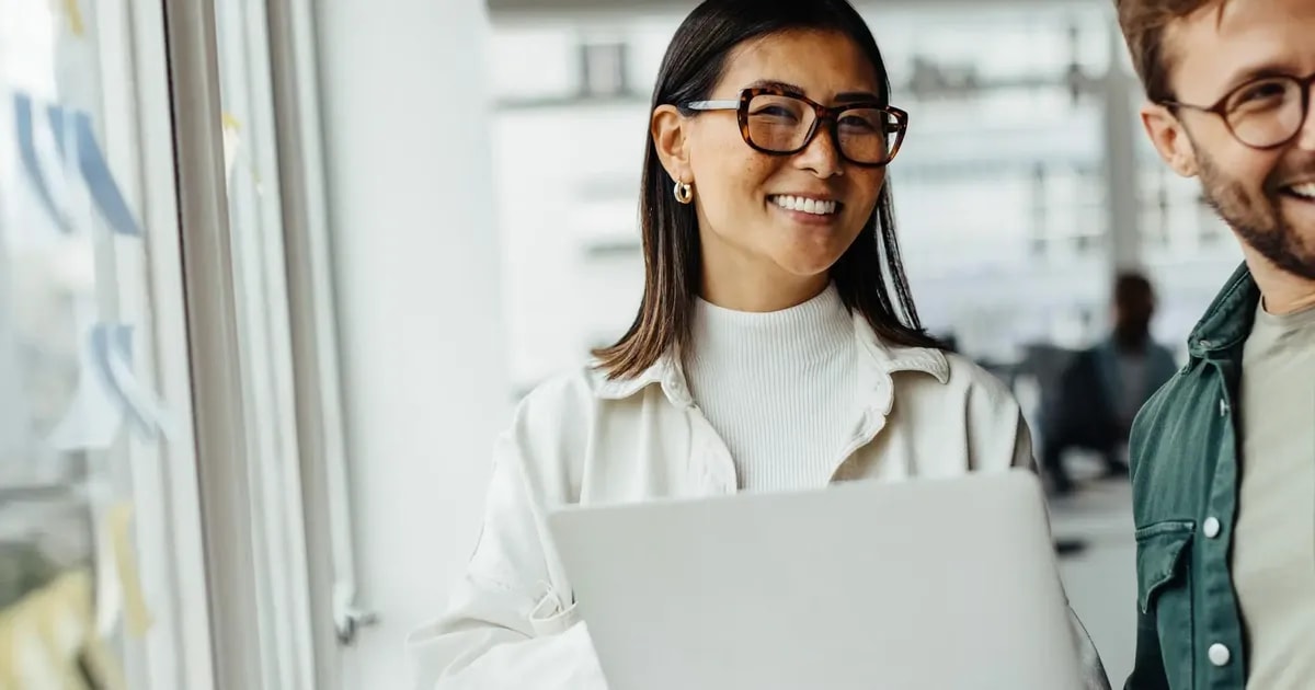 happy-people-in-office